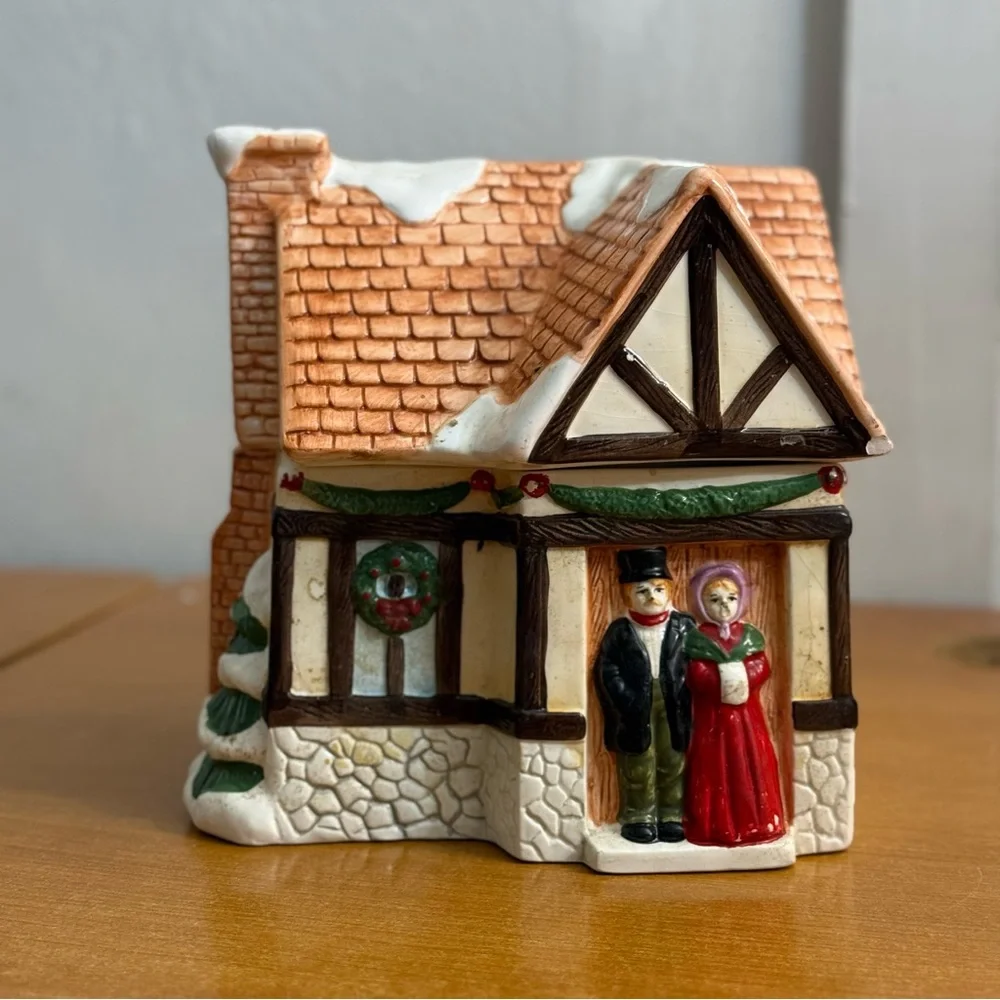 Vintage Christmas cottage cookie jar with people in‎ door